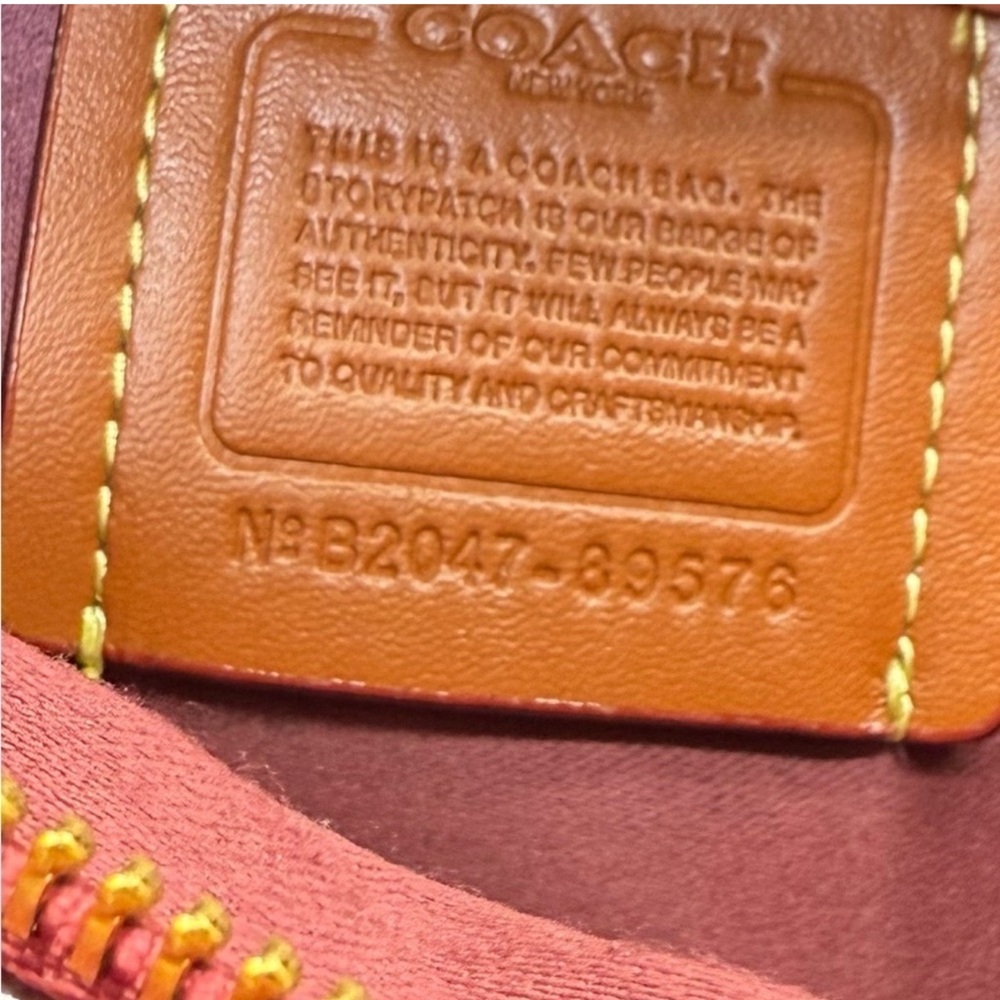 EUC Coach Lora Carryall 89576 – Chalk Signature Coated Canvas – Gold Hardware - Picture 9 of 10